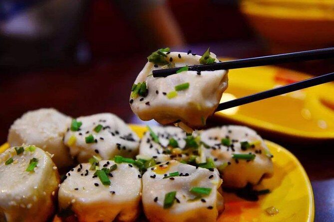 Private Shanghai Evening Street Food Walking and Cruise Tour - A Deeper Dive into the Experience