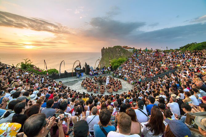 Private Tour: Full-Day Tanah Lot and Uluwatu Temples with Kecak Fire Dance Show - Uluwatu Temple and the Kecak Fire Dance