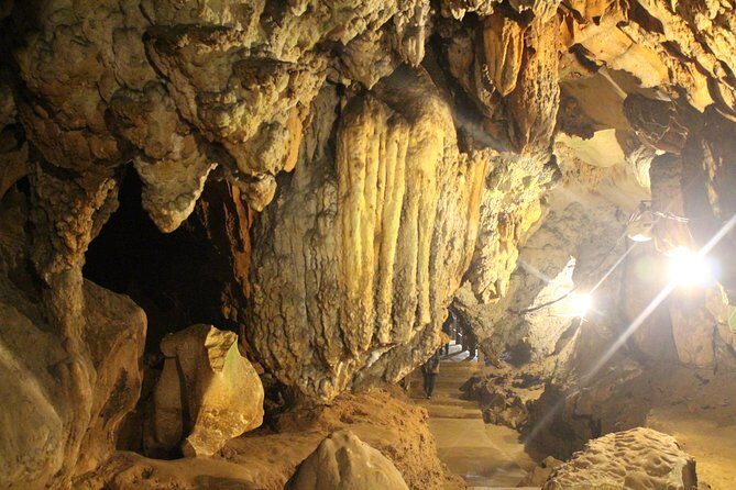 Private tour] Perfect day! Sticky waterfall + ChiangDao Cave + Wat BandenTemple - Who Would Love This Tour?