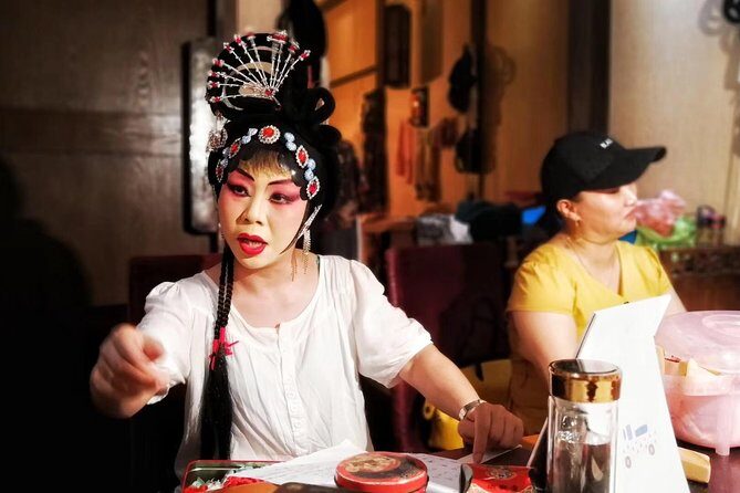 Private Tour: Shichahai, Nanluoguxiang and Peking Opera&dinner - Peking Duck Dinner: Savoring a Culinary Icon
