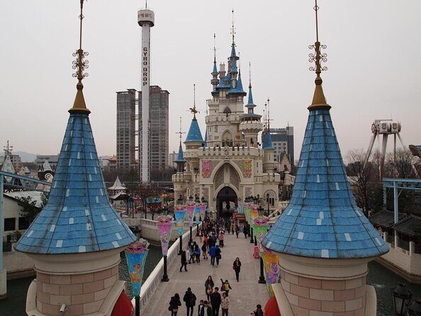 Private Tour to Lotte Tower, Aquarium and Lotte world Theme park - Starting at Lotte World