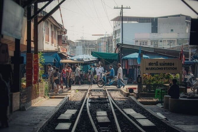 Private Tour to Maeklong Train Market and Floating Market - Maeklong Railway Market: The Main Attraction