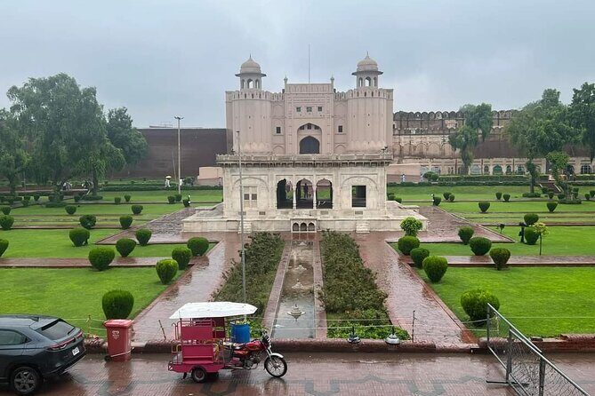 Rangeela Rickshaw Walled City Lahore Guided Tour - Authentic Insights from Reviewers