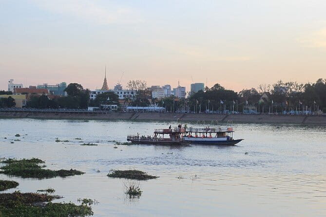 Real of Phnom Penh Foods Adventure - Crossing the Chroy Changvar Bridge: Modern Phnom Penh Meets Traditional Life