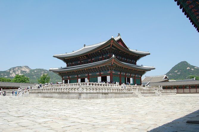Seoul City Sightseeing Tour Including Gyeongbokgung Palace, N Seoul Tower, and Namsangol Hanok Village - Mid-Morning: Authentic Local Experiences and Shopping