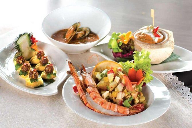 Shangri-La Hotel's Salathip Thai Restaurant Experience - Best for Who?