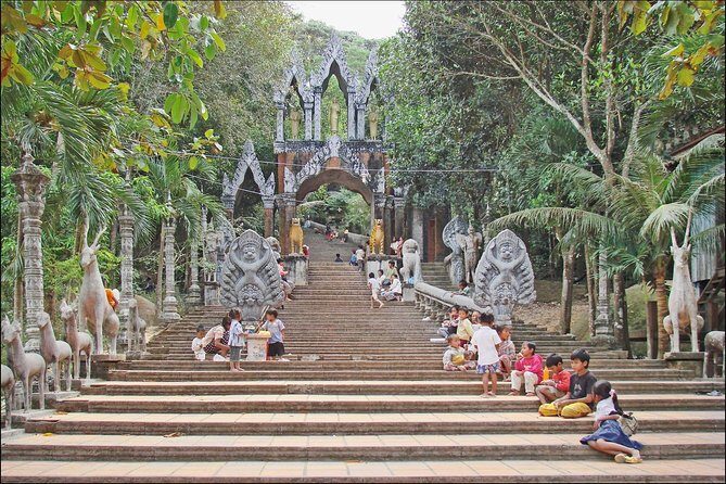 Siem Reap: Kulen Waterfall and 1000 Lingas River Private Tour - FAQ