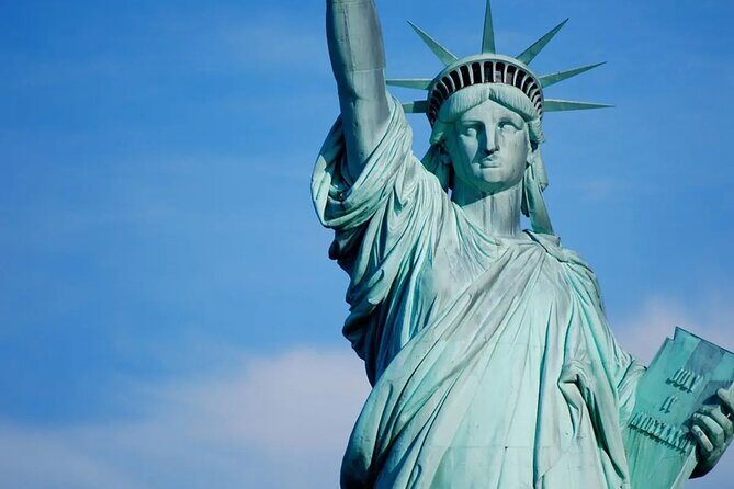 Statue of Liberty and Wall Street Highlights Tour in New York - Key Points