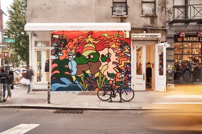 Street art tour at Soho - Analyzing the Value