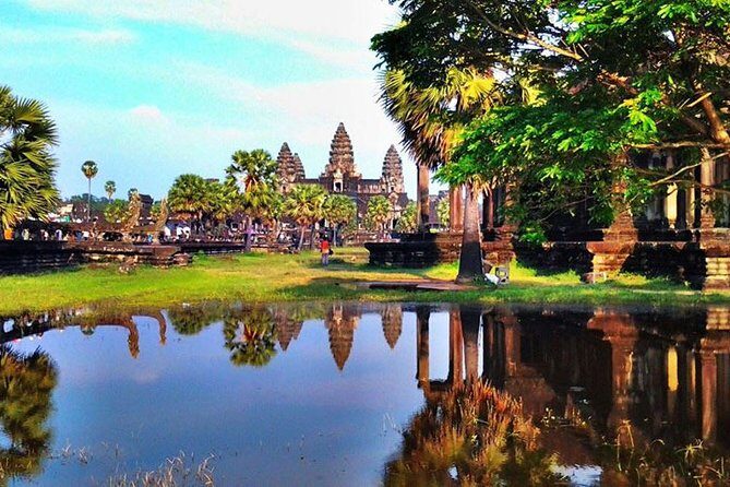 Sun Rise at Angkor Wat Small Group Day Tour from Siem Reap - Exploring the Surroundings of Angkor Wat