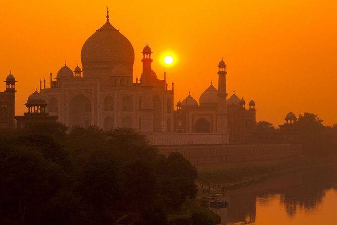 Sunrise Tour Of Taj Mahal From Delhi - All Inclusive - Visiting the Taj Mahal: The Icon at Dawn
