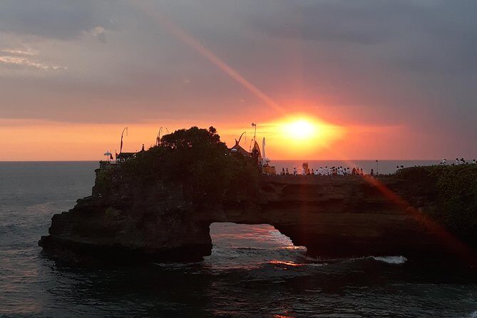 Sunset at Tanah Lot Temple and Spa Tour - The View and Atmosphere: A Sunset Like No Other