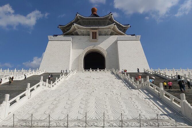 Taipei City Tour with National Palace Museum Ticket - Deep Dive into Each Stop