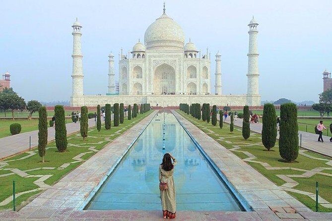 Taj Mahal and Agra Day Tour from Delhi by Luxury Car - Visiting the Taj Mahal: A Glimpse of Eternal Love