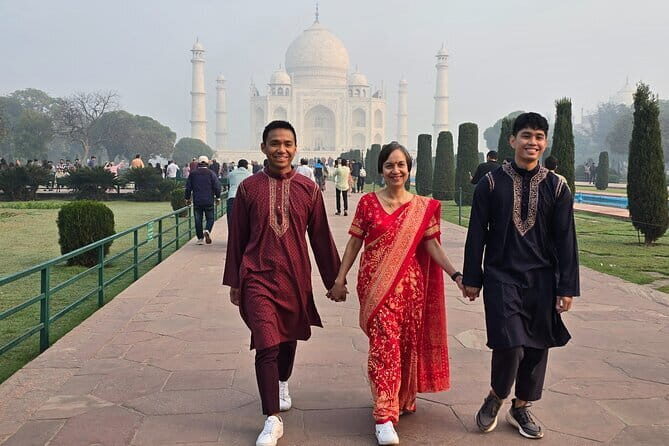 Taj Mahal Tour With Professional Photographer With Rental Saree - Deep Dive into the Experience