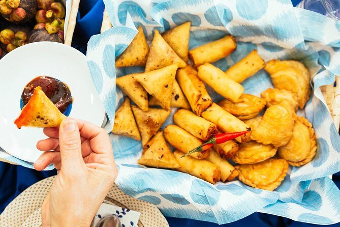 The 10 Tastings of Kuala Lumpur With Locals: Private Street Food Tour - How the Tour Is Built for Value