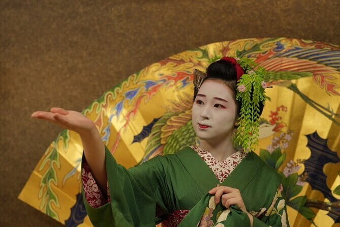 The Art of Geisha: Exclusive Show & Traditional Japanese Game - The Maiko Performance: Art and Dedication