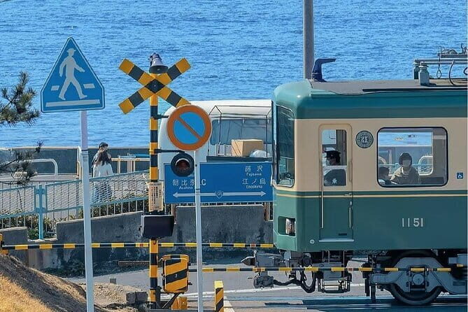 Tokyo Small Group: Enoshima & Kamakura, Hotel Pickup Option - Kamakura Station and the Iconic Railway Crossing