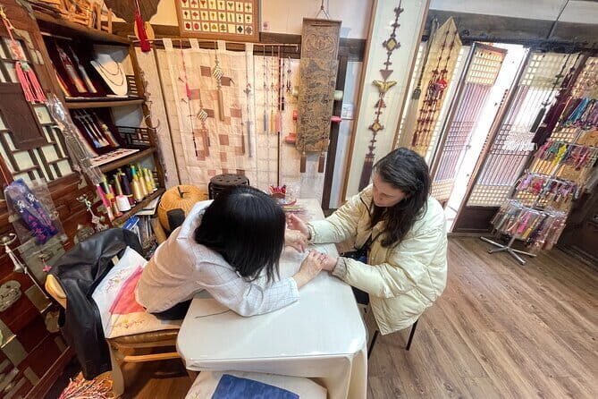 Tour Seouls oldest district with a storyteller from Bukchon - What’s Included and What’s Not