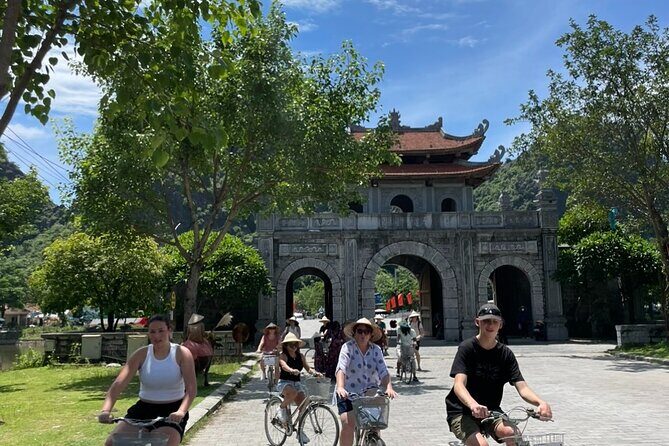 Trang An Cave Boat Trip - Hoa Lu Temple Full Day Tour - Food and Dining