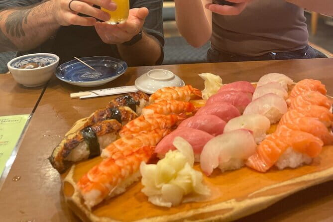 Tsukiji FISH MARKET "Hidden Food Spots TOUR" in SPANISH & ENGLISH - An In-Depth Look at the Experience