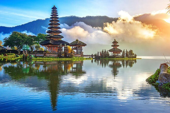 Ulun Danu tample and Tanah Lot sunset - Exploring Bali’s Iconic Photo Spots