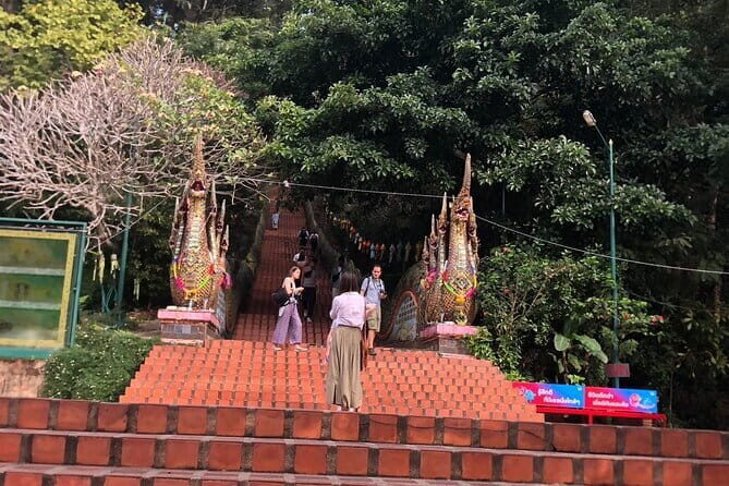 Wat Doi Suthep And Wat Pha Lat Evening Tour - What Makes This Tour Stand Out?