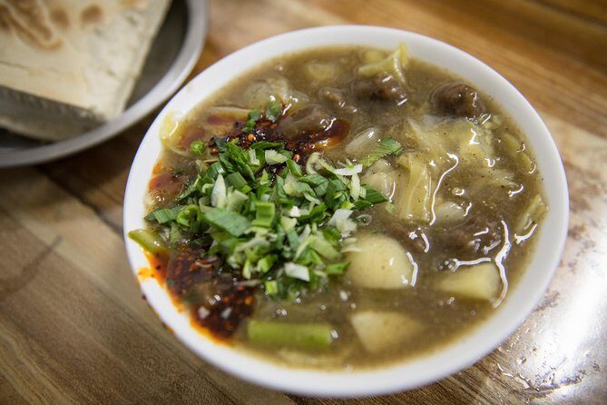 Xi'an Evening Food Tour by TukTuk - Guides and Group Dynamics