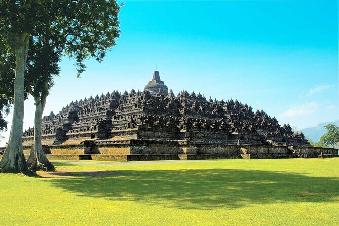 Yogyakarta: Borobudur Climb-up & Prambanan Day Trip All Inclusive - The Experience and Atmosphere