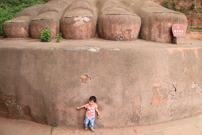 1-Day Chengdu Layover Tour: Leshan Giant buddha with Round Airport Transfer - What the Tour Includes and What to Consider