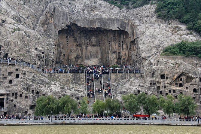 1-Day Luoyang tour to Longmen Grottoes and Peony Garden - Exploring Longmen Grottoes: A Treasure of Ancient Art