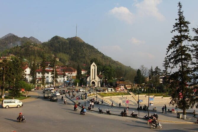 2 Days Sapa Trekking by Limousine from Hanoi - Visiting Cat Cat Village: A Cultural Gem