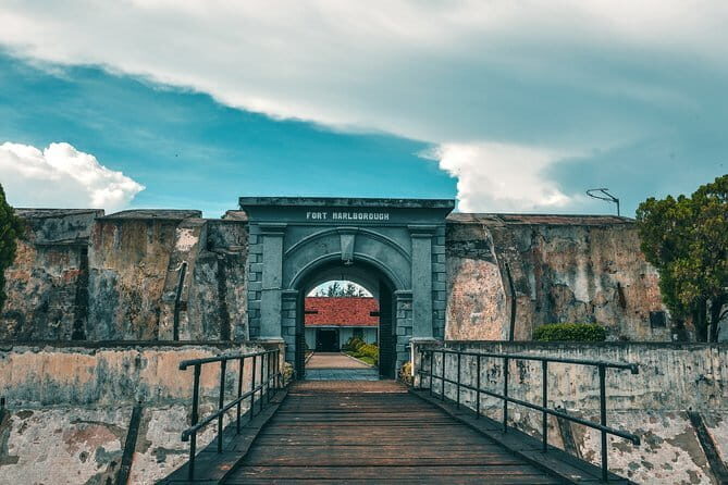 2-Hour Private Guided Walking Tour in Bengkulu - Robert Hamilton Monument: A View from the Top