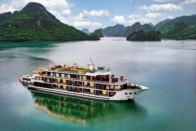 5 days North Vietnam at a Glance:Hanoi, Halong bay & Sapa - Summary: The Real Deal for Explorers