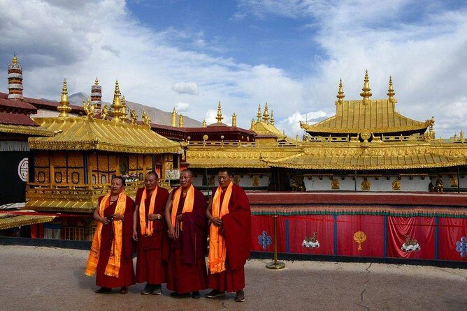 6-Day Small Group Lhasa City and Holy Lake Namtso Tour from Chongqing - Day 1: Arrival and Acclimatization