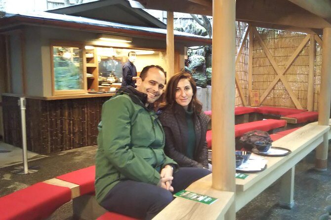 6-hour Kamakura tour by qualified guide using public transportation - Shopping and Lunch at Kamakura Komachidori