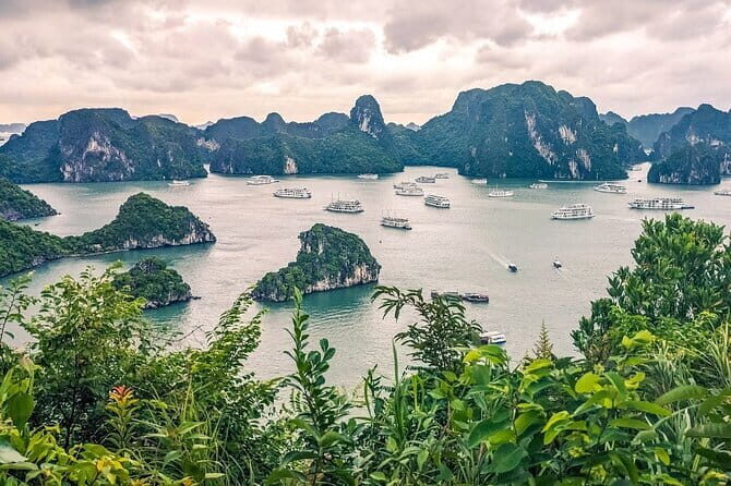 8 Days Hanoi and Luang Prabang Sightseeing - Transitioning to Luang Prabang: From Vietnam to Laos