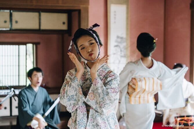 A Traditional Tatami Room Dance by Sumiyoshi Shachu Kagoshima - The Dance: Ozashiki Odori in Action