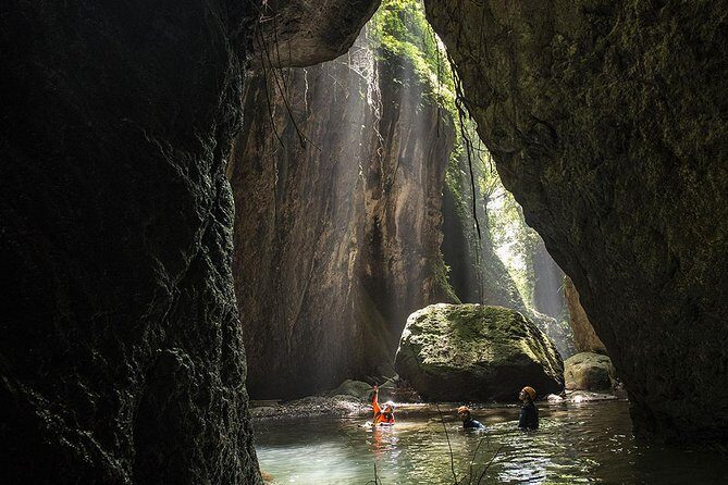 Adventure Canyoning: Aling Gorges - Exploring Aling Gorge: A Deep Dive