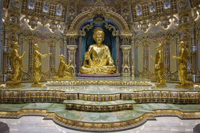 Akshardham Temple Exhibition Light and Water Show with Transfers - Who is this tour best suited for?