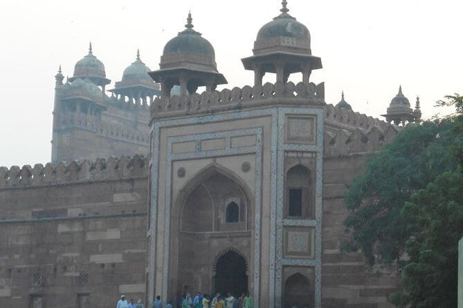 Avail Tour Guide in Fatehpur sikri & Skip the line - Benefits and Drawbacks