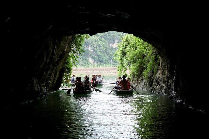 Bai Dinh Temple & Trang An & Mua Cave Tour [Japanese guide, Bai Dinh Temple electric car (round trip), limousine bus, small boat boarding fee, lunch included] - Bai Dinh Pagoda: A Monument to Spiritual Grandeur