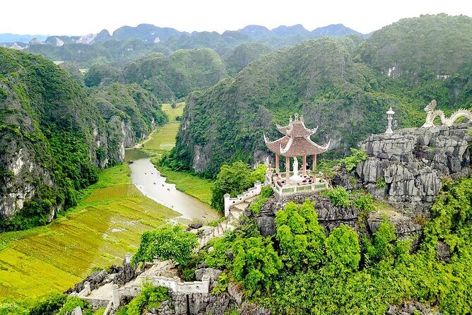 Bai Dinh - Trang An boat- Mua cave with Limousine & Lunch (Full day) - Transportation and Group Size