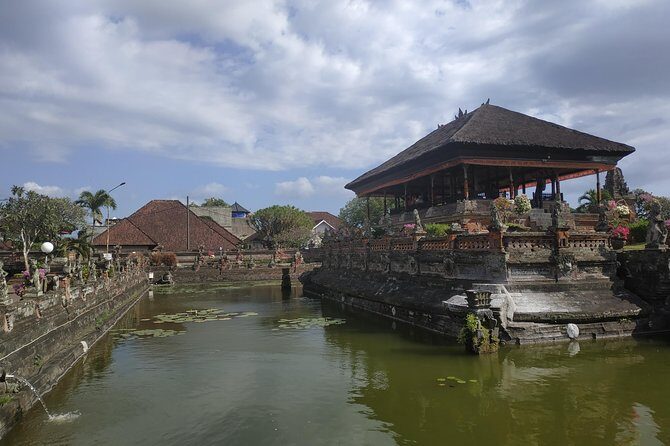Bali Besakih Tour - First Stop: Klungkung Market – A Local Shopping Haven