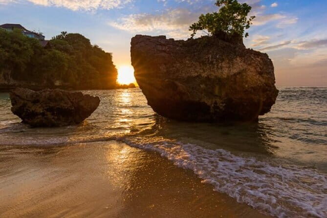 Bali Sunset Padang-Padang Beach, Uluwatu Temple & Kecak Dance - A Deep Dive into the Experience