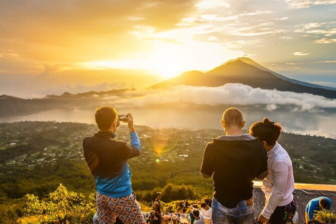 BALI TREKKING SUNRICE in TOP MOUNT BATUR - Key Points