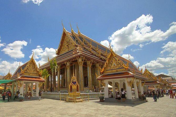 Bangkok's Iconic Temple Emerald Buddha and Royal Grand Palace - What Makes This Tour Stand Out?