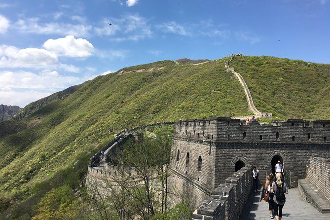 Beijing Private Tour of Mutianyu Great Wall, Jingshan Park and Acrobatic Show - Who Is This Tour Best For?