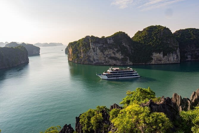 BEST SELLER Overnight Cruise in Halong Bay & Lan Ha Bay (2D1N) - The Sum Up