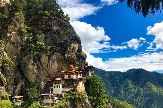 Bhutan Holiday to Land of Thunder Dragon Multi Day Tour - Transitioning to Punakha: The Old Capital’s Majesty